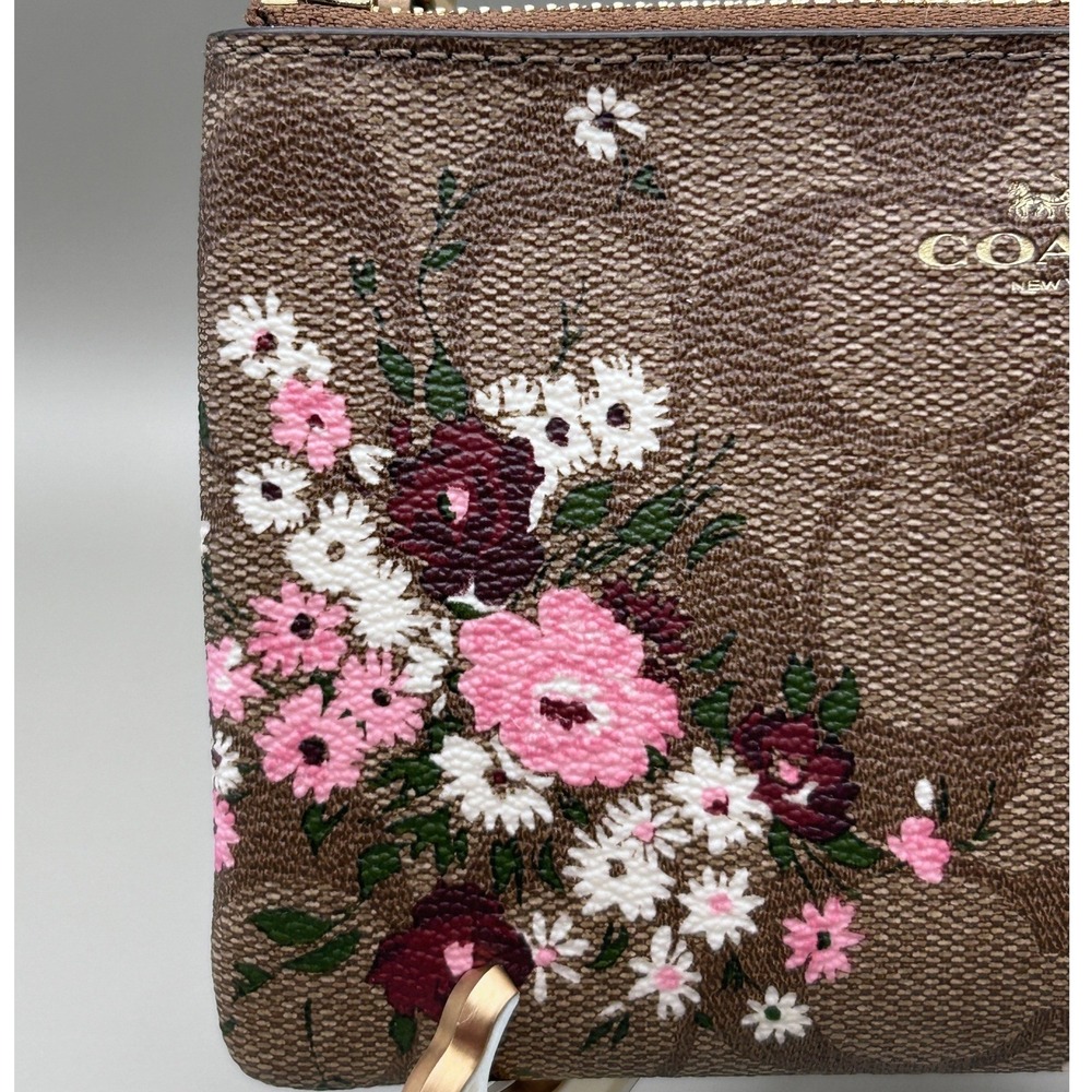 NWT Coach Signature Evergreen Floral Corner Zip Wristlet LM/Khaki Multi - Picture 7 of 11
